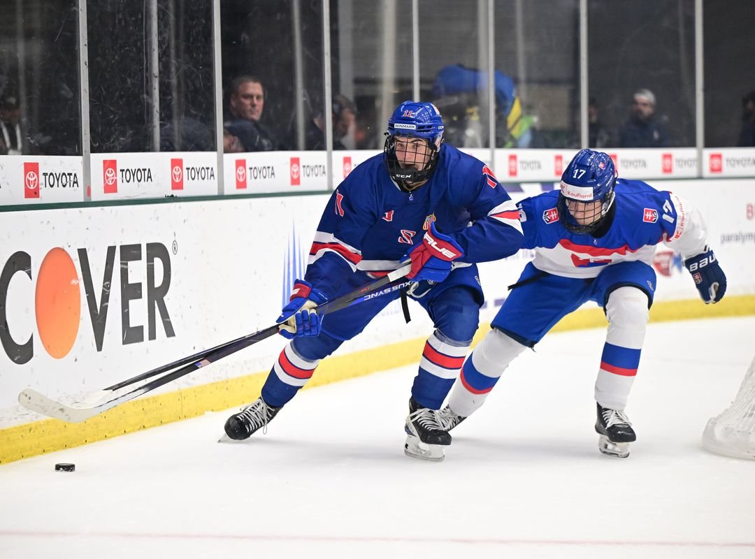 Slovák, ktorý môže na drafte NHL prekvapiť. Talentovaný obranca Nitry zaujal skautov NHL