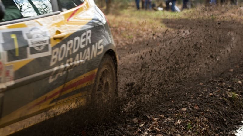 Smrtelný karambol při testu na polskou rallye. Zahynul juniorský šampion, bylo mu 21 let Smrtelný karambol při testu na polskou rallye. Zahynul juniorský šampion, bylo mu 21 let