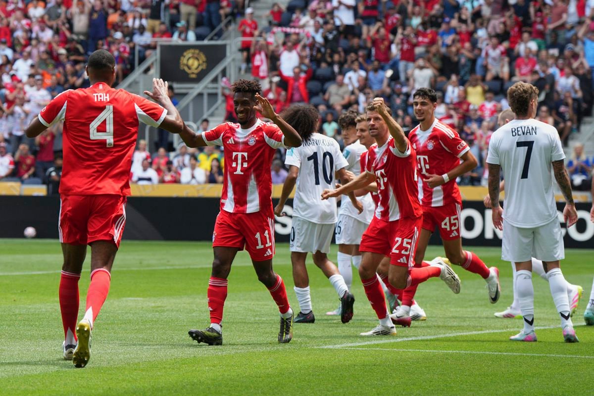 Bayern sa s poloprofesionálmi vôbec nemaznal, na úvod MS klubov im uštedril dvojcifernú nakladačku