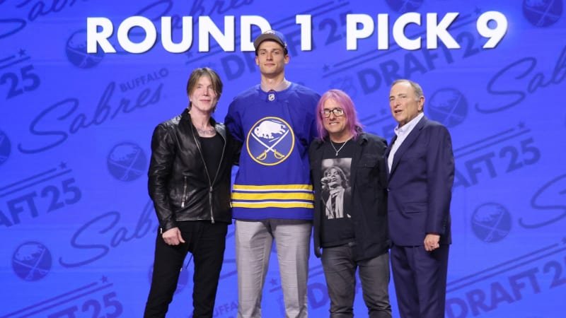 Český úspěch v NHL: Osmnáctiletého Mrtku si vybrali Buffalo Sabres. Slavit může i Nestrašil Český úspěch v NHL: Osmnáctiletého Mrtku si vybrali Buffalo Sabres. Slavit může i Nestrašil
