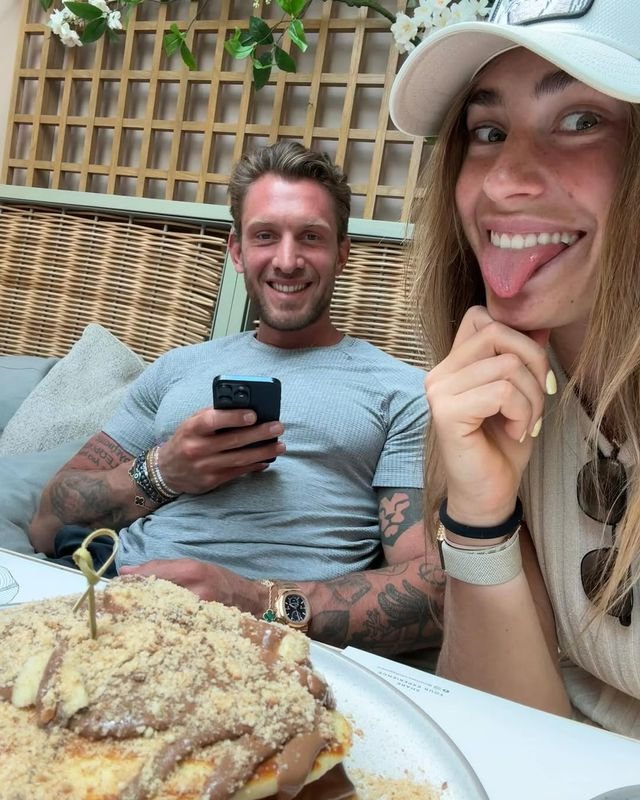 FOTO Tequila a gumené medvedíky. Arina Sobolenková po trpkej prehre nestrácala čas a zamierila na Mykonos