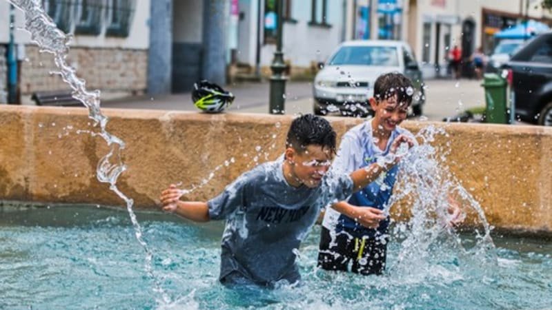 RADAR: Česko čeká výheň, teploty vystřelí až na 34 °C. Podívejte se, kde udeří bouřky
