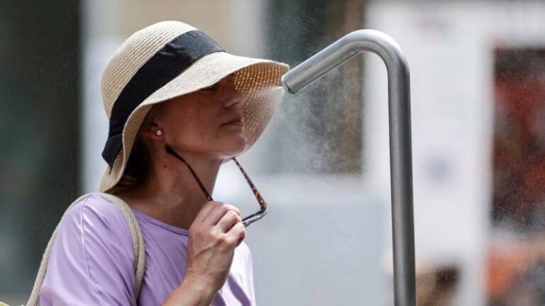 Výstraha: česko zůstane v sevření tropických teplot, bude ještě hůř. kdy vedra utnou bouřky?