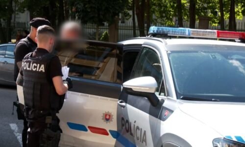 Muž na Slovensku zdrogoval sedmiletou dívku čokoládou. Včas mu utekla, skončila v nemocnici