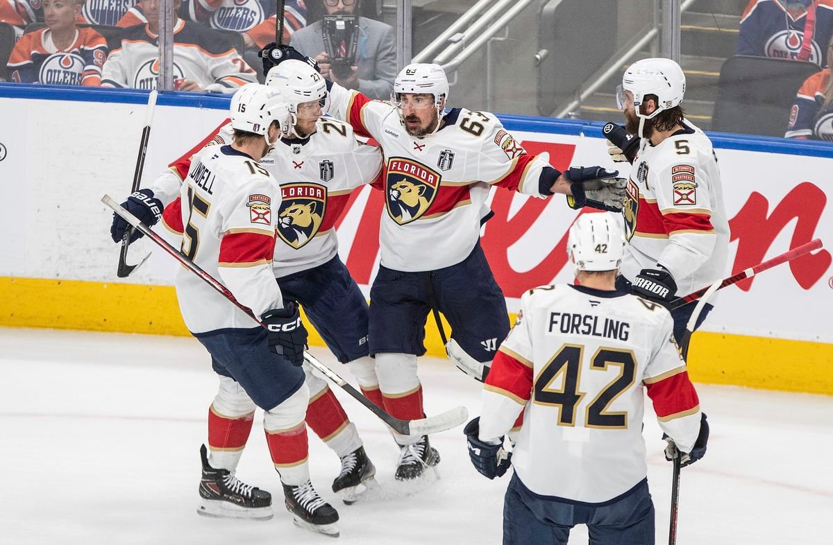 VIDEO Florida zrazila Edmonton na jeho vlastnom ľade na kolená, má na dosah druhý Stanley Cup VIDEO Florida zrazila Edmonton na jeho vlastnom ľade na kolená, má na dosah druhý Stanley Cup