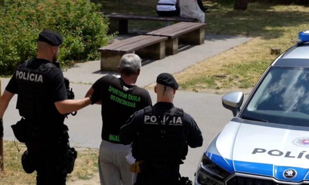 Ubodal ženu před zraky vlastních dětí. Je to ďábel, říká soused o muži, který šokoval Rožňavu