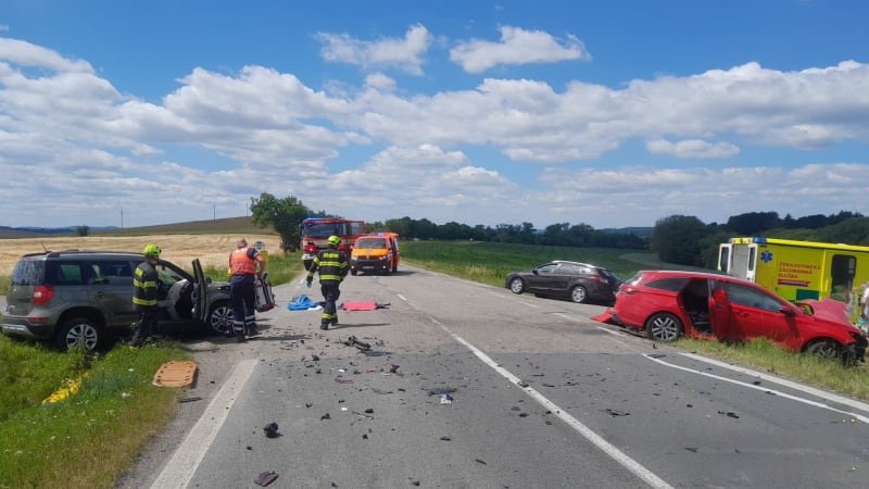 Ostrý start víkendu: Záchranáři zasahují u nehod na českých silnicích, zraněných přibývá Ostrý start víkendu: Záchranáři zasahují u nehod na českých silnicích, zraněných přibývá