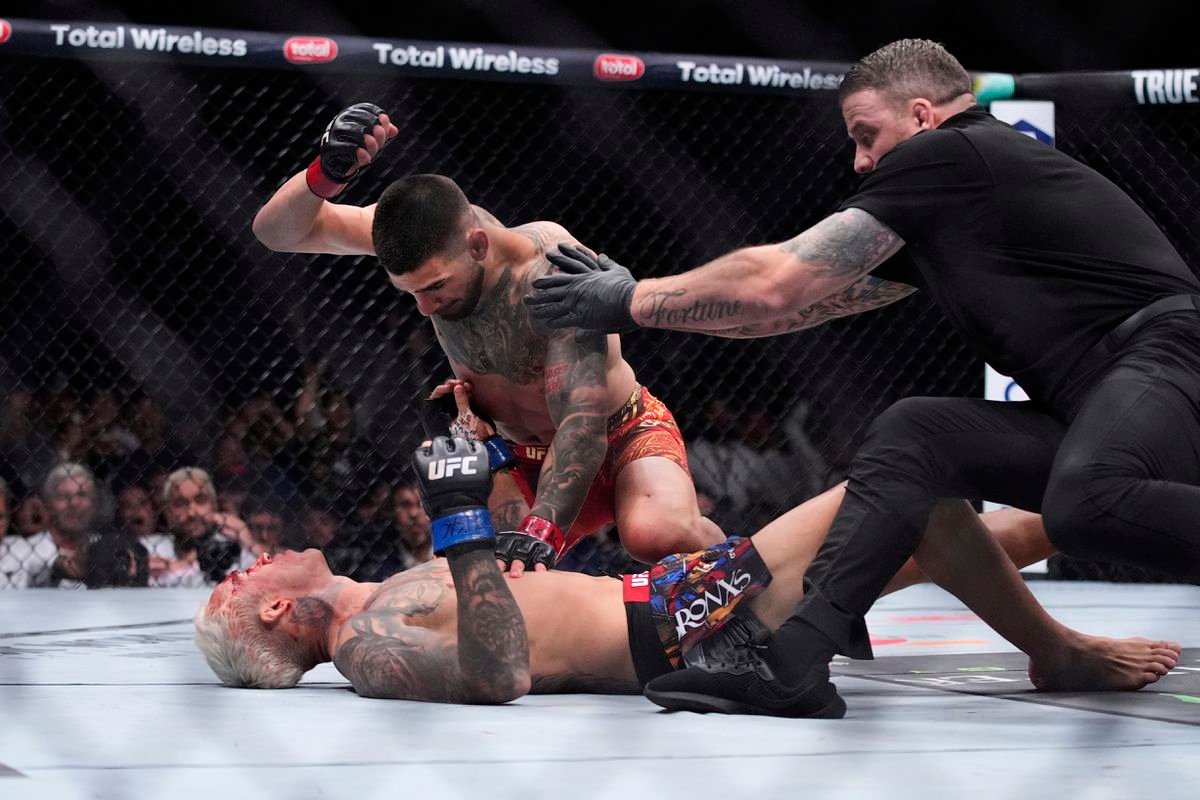 VIDEO Mal spor aj s Kleinom. Neporaziteľný Gruzínec prekonal legendy a píše históriu UFC