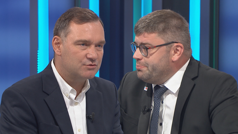 Tiskovka Decroix byla absurdní divadlo, tvrdí Fiala z SPD. Nejde dělat víc, opáčil Jakob Tiskovka Decroix byla absurdní divadlo, tvrdí Fiala z SPD. Nejde dělat víc, opáčil Jakob