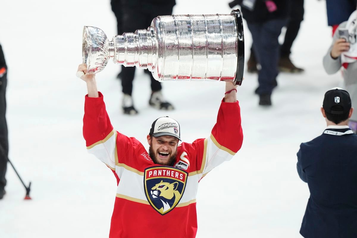 VIDEO Susedia sa nestačili čudovať. Čerstvý víťaz Stanley Cupu ukázal, že má zmysel pre humor