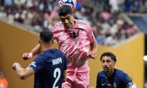 Behali, akoby niesli vrecia s cementom. Zlatan Ibrahimovič opäť perlil: Messi hrá so sochami