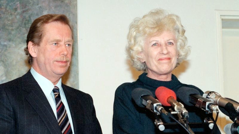 Havel, DJ Bobo a mafiáni. Pro mladé jsou devadesátky jeden velký guláš, ukázal průzkum Havel, DJ Bobo a mafiáni. Pro mladé jsou devadesátky jeden velký guláš, ukázal průzkum