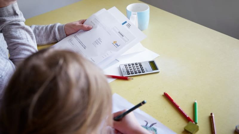 Každá koruna se počítá. Jak mohou samoživitelky na energiích ušetřit tisíce korun ročně? Každá koruna se počítá. Jak mohou samoživitelky na energiích ušetřit tisíce korun ročně?