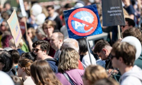 V Německu přibývá extremistů, uvádí zpráva. K radikalizaci přispívá válka v Gaze i internet