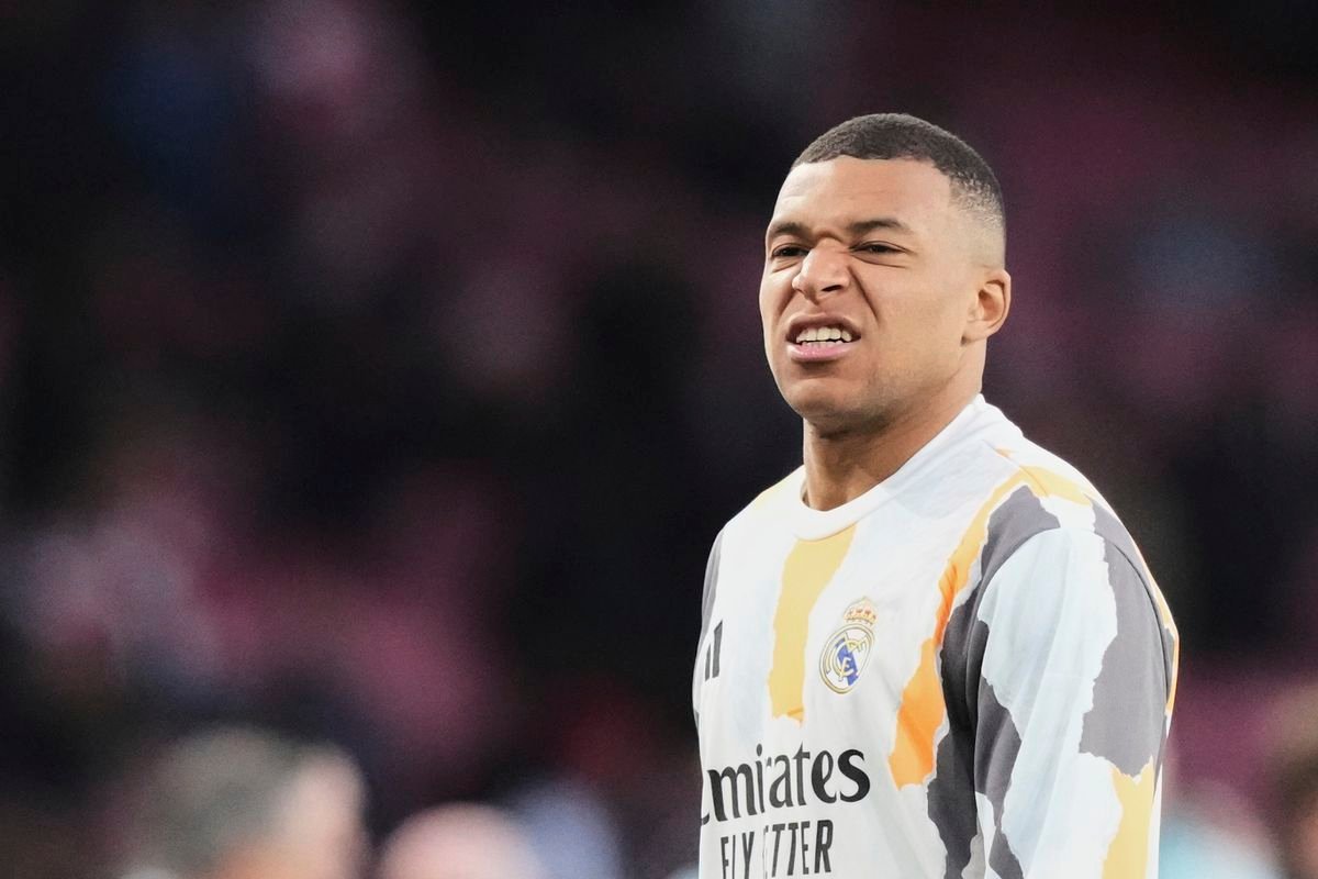 Kylian Mbappé je na tom zle. Real Madrid dal vyhlásenie: Previezli ho do nemocnice