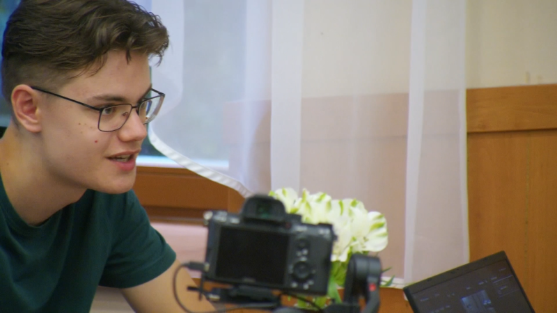 Noví režiséři, scénáristé či moderátoři. Studenti gymnázia v Třinci jako projekt točí pohádku