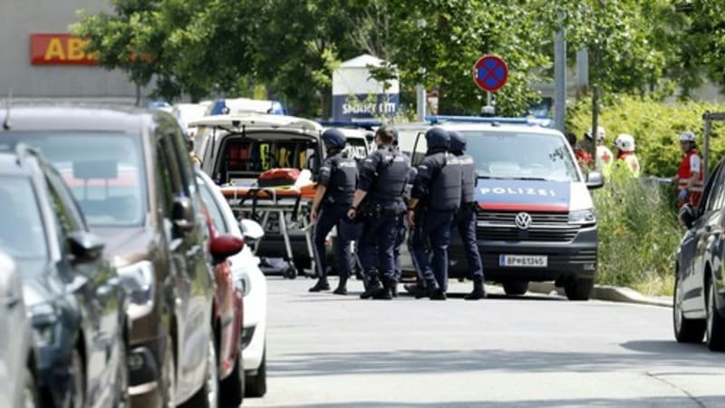 Střelba ve škole v Rakousku: Deset mrtvých, plno zraněných. Útočit měl bývalý student Střelba ve škole v Rakousku: Deset mrtvých, plno zraněných. Útočit měl bývalý student