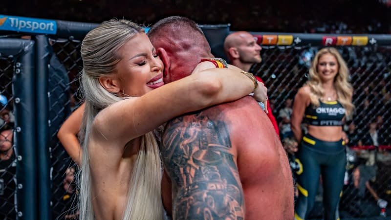 Byla to nejtěžší Karlosova příprava, říká Lela Vémola. Jakou věc držela při boji pro štěstí? Byla to nejtěžší Karlosova příprava, říká Lela Vémola. Jakou věc držela při boji pro štěstí?