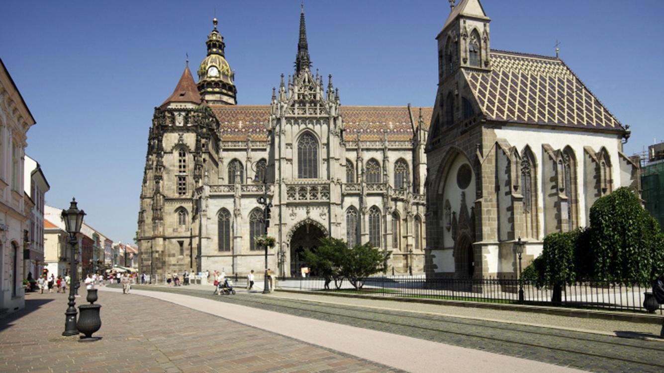 Mesto Košice Nová pravidelná letecká linka spojí Košice s Bratislavou