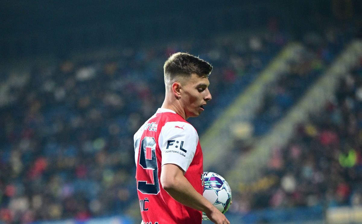 Na Slaviu to ani v tejto sezóne nebude. Michal Tomič strávi ďalší ročník na hosťovaní