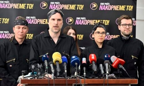 EXKLUZIVNÍ výzkum: Bitcoinová kauza vysává Spolu. Piráti posílili, nad Motoristy visí otazník