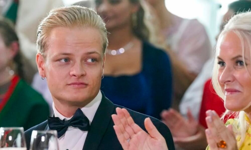 Ostuda v norské královské rodině. Princeznin syn je podezřelý ze tří znásilnění