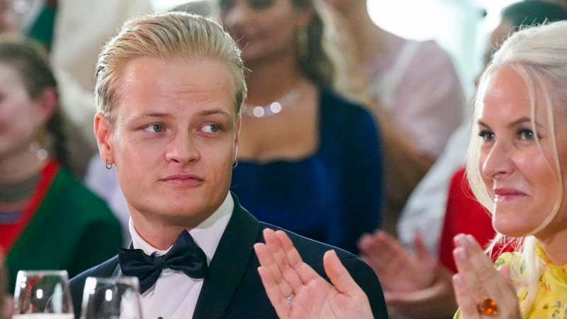 Ostuda v norské královské rodině. Princeznin syn je podezřelý ze tří znásilnění Ostuda v norské královské rodině. Princeznin syn je podezřelý ze tří znásilnění