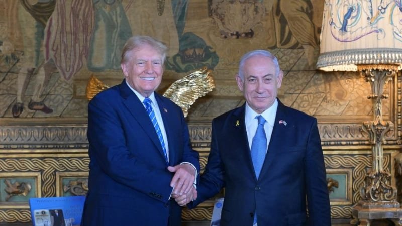 Nechte Bibiho jít. Trump se zastal Netanjahua, proces s ním kvůli korupci považuje za parodii Nechte Bibiho jít. Trump se zastal Netanjahua, proces s ním kvůli korupci považuje za parodii