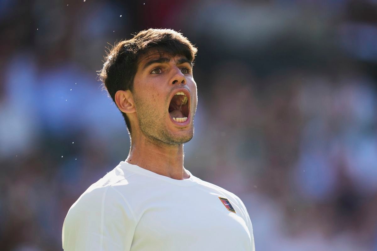 Wimbledon: Obhajca titulu sa vytrápil už na úvod. Legendárny Talian končí po päťsetovej dráme Wimbledon: Obhajca titulu sa vytrápil už na úvod. Legendárny Talian končí po päťsetovej dráme