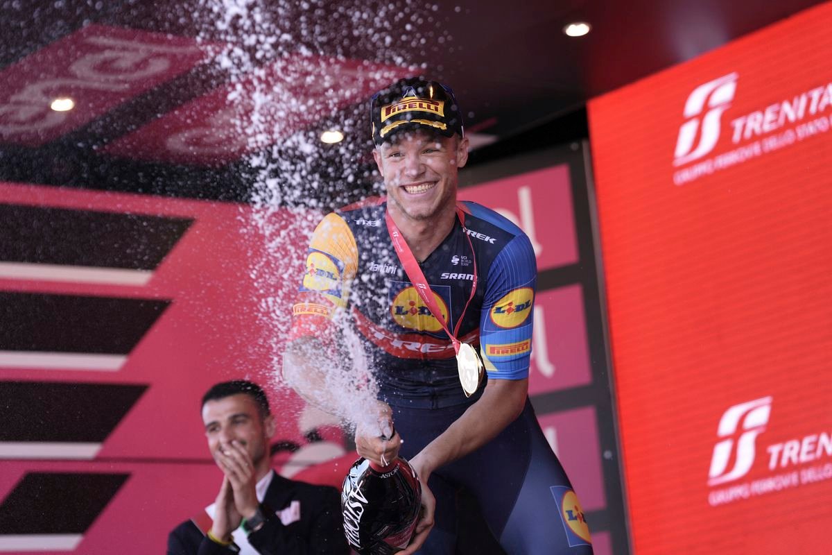 Criterium du Dauphine: Tadej Pogačar prišiel o líderskú pozíciu. Víťaz etapy priznal trápenie