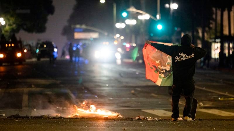 LA pod kopyty Národní gardy: Platí zákaz vycházení. Trump útočí na demokracii, míní guvernér LA pod kopyty Národní gardy: Platí zákaz vycházení. Trump útočí na demokracii, míní guvernér