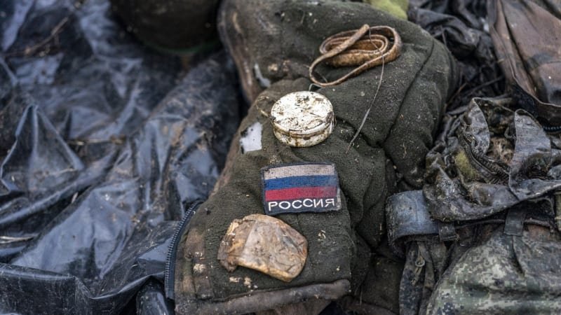 Drsné záběry z války: Okupant ukázal Ukrajinci prostředníček, ten na něj shodil bombu Drsné záběry z války: Okupant ukázal Ukrajinci prostředníček, ten na něj shodil bombu
