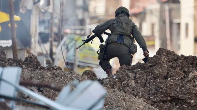 Izraelská palba v gaze: zahynulo 24 lidí, čekali na humanitární pomoc, píše reuters