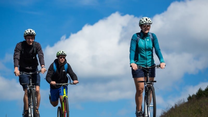 Cestování za krásami Jeseníků: Z Ostravy bude i letos jezdit cyklobus, poslouží také pěším Cestování za krásami Jeseníků: Z Ostravy bude i letos jezdit cyklobus, poslouží také pěším