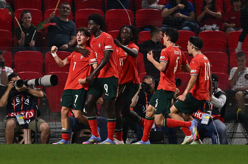 Absolútna dominancia vo finále. Portugalsko oslavuje titul majstrov Európy