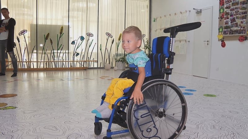Maxík dostal nejdražší lék na světě. Teď dokončil první třídu a pochlubil se vysvědčením Maxík dostal nejdražší lék na světě. Teď dokončil první třídu a pochlubil se vysvědčením