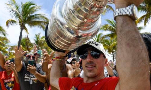 Veľkolepé oslavy pred 400-tisíc fanúšikmi. fanúšikovia floridy ďakovali bostonu