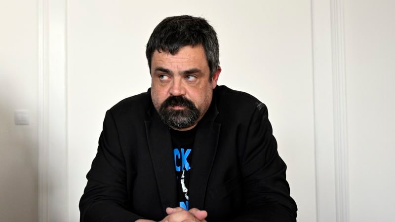 Otřes v Řeporyjích: Novotný odstoupil z funkce starosty, chystá se na nástup do vězení Otřes v Řeporyjích: Novotný odstoupil z funkce starosty, chystá se na nástup do vězení