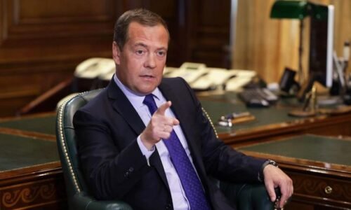 Dmitrij Medvedev: Rusko zareaguje na použitie „špinavej bomby“ jadrovým úderom