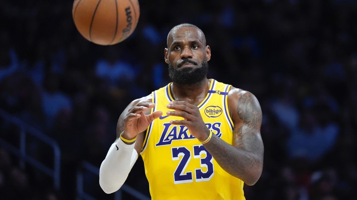 VIDEO LeBron James potešil fanúšikov zábermi z tréningu. Legendárny basketbalista je už v poriadku
