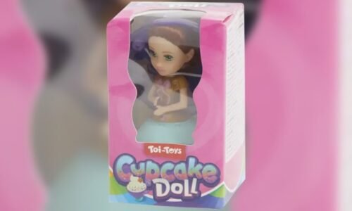 Oblíbený řetězec varuje před nebezpečnou panenkou. Hračka obsahuje toxickou látku