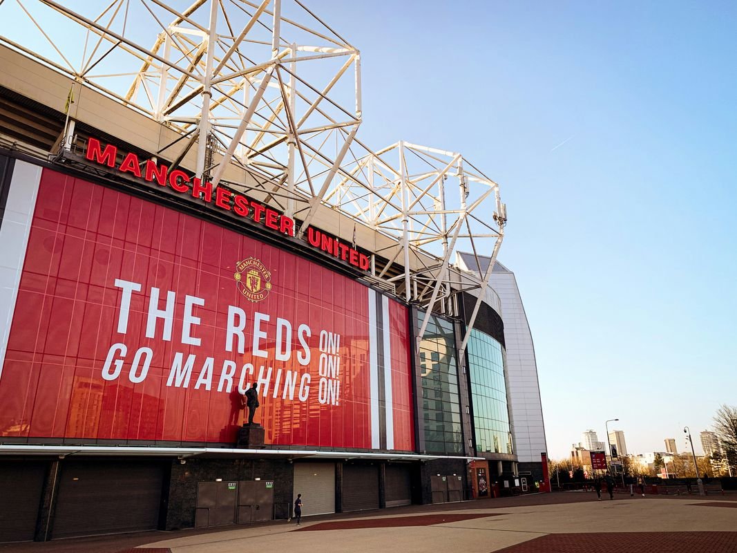 FOTO Manchester United predstavil dres pre novú sezónu. Vraj sa inšpirovali štadiónom Old Trafford