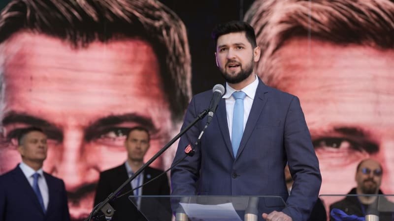Motorista Gregor: S Babišem povládnou komunisté, nebo my. Popsal Turkovo „morální vykoupení“ Motorista Gregor: S Babišem povládnou komunisté, nebo my. Popsal Turkovo „morální vykoupení“