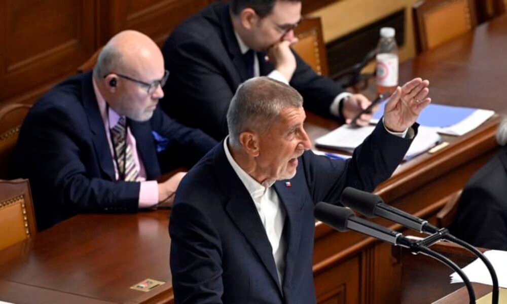 Co za podporu Babišově vládě? Motoristé chtějí výjimku z eura, Okamura šest ministerstev