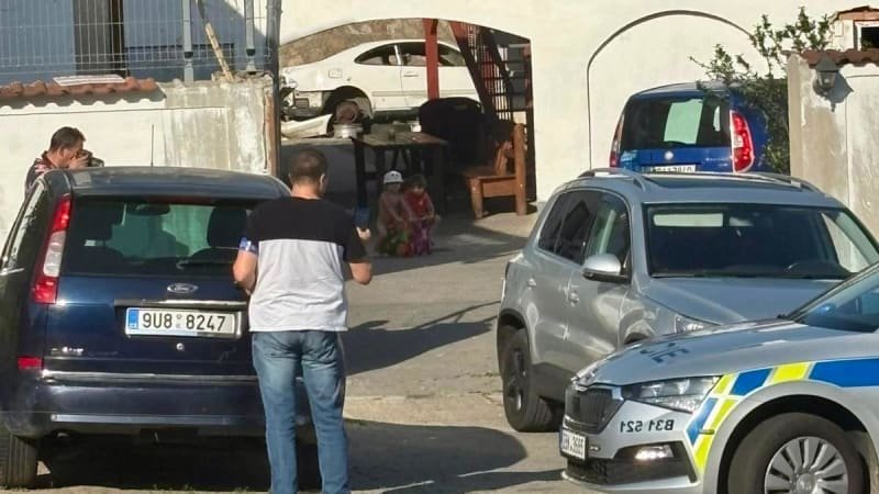 Drama na Znojemsku: Do davu najížděl vysokou rychlostí 16letý mladík. Zadržela ho policie