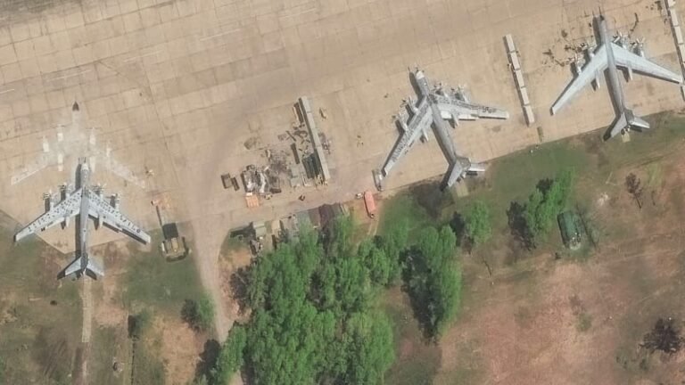 „když se veřejně poděláš, měl by sis umýt zadek.“ ruští blogeři tepou kreml za zničená letadla