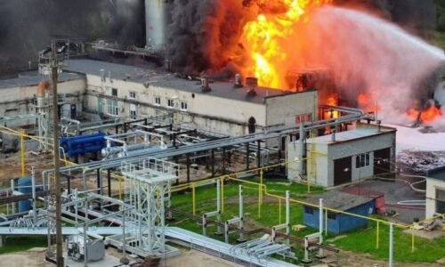 Exploze a pak mohutný požár. Rusko zažilo další bolestivý útok, vzplanula ropná rafinérie
