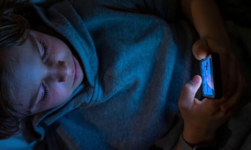 Chtěl obdiv na internetu, tak se 12letý chlapec uškrtil. Všímejte si dětí, vyzývá pozůstalá