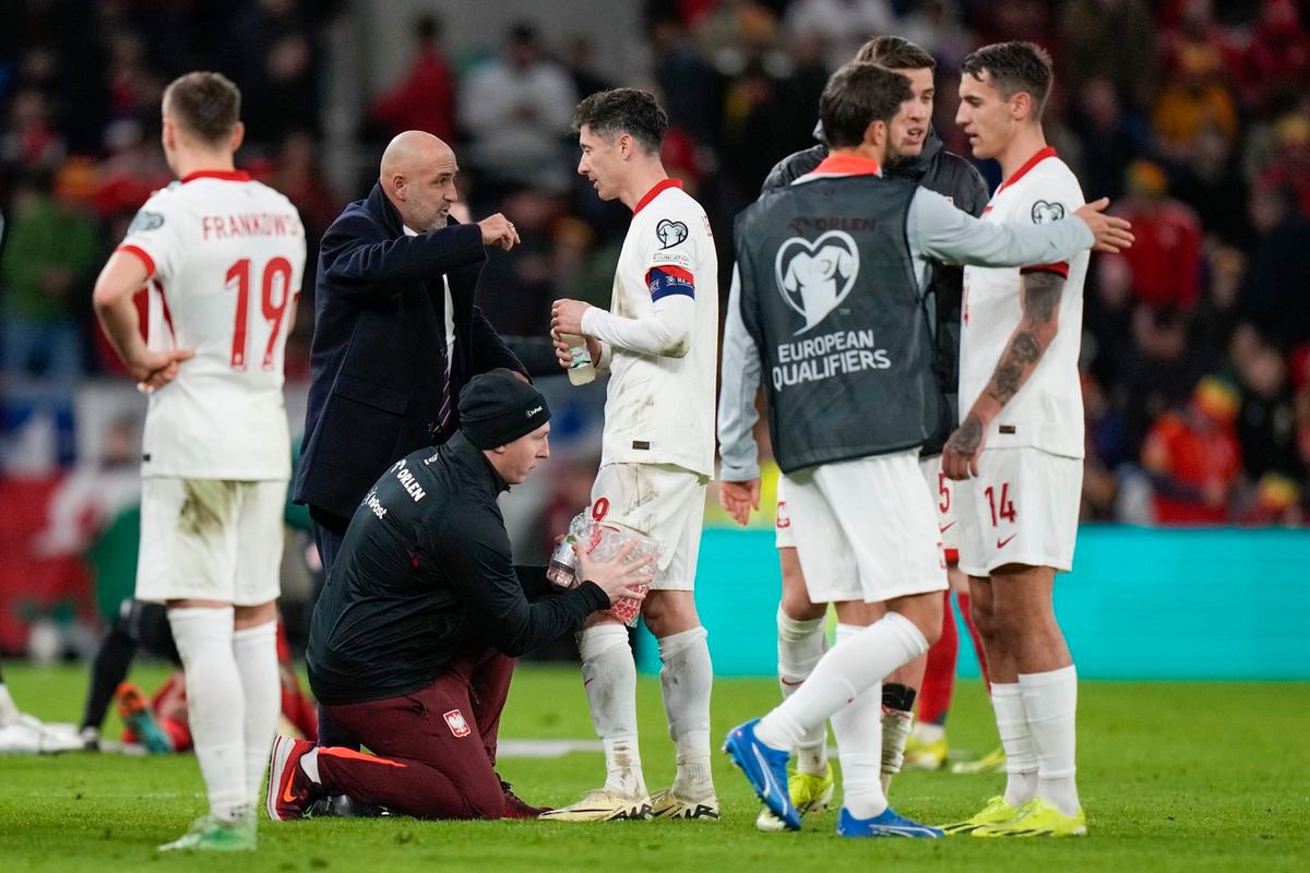 VIDEO Vráti sa do kádra? Robert Lewandowski komentoval rezignáciu trénera Poľska jedinou vetou