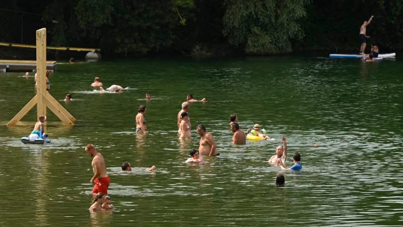 Žralok ve slovenském jezeře? Koupající vyděsila „obluda“ u hladiny, lidé na sítích klidní emoce Žralok ve slovenském jezeře? Koupající vyděsila „obluda“ u hladiny, lidé na sítích klidní emoce